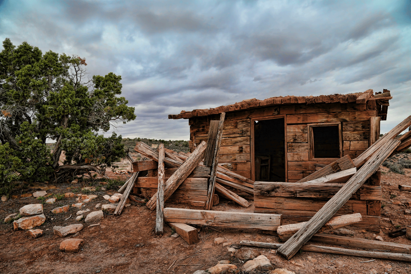 yellow-cat-flats-miners-cabin.gif