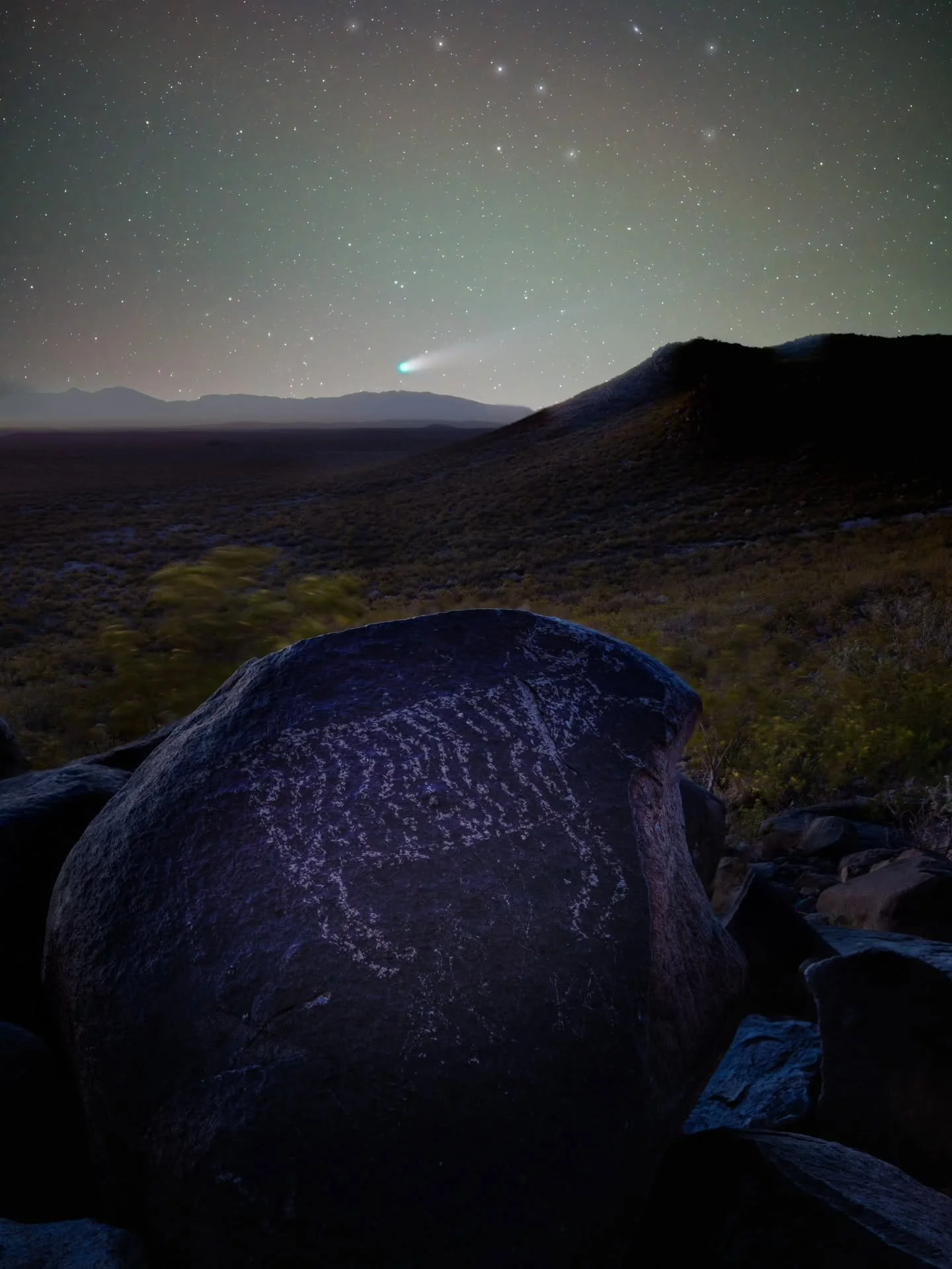 Comet Lemmon with some blanketing air glow and R2 swan taken 10/16 in New Mexico. 
#comet #space #milkyway #newmexico #astrophotography
#astro #sonyalpha