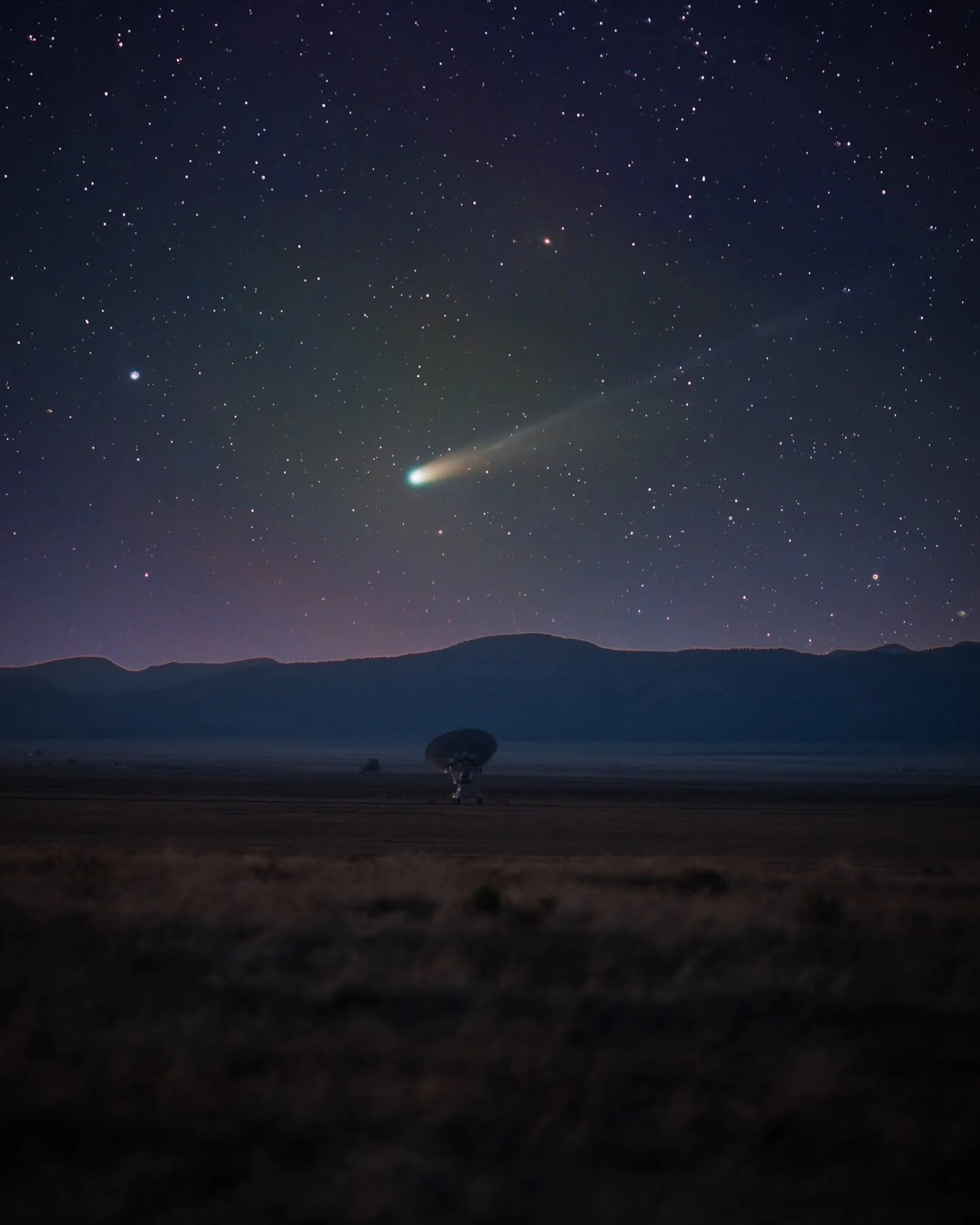 Comet C/2025 A6 (Lemmon) and C/2025 R2 (SWAN) above the very large array in New Mexico.  10/15/25 and some bonus noctilucent clouds. 
#comet #astro #astrophotography #milkyway #space #newmexico #landofenchantment #vla #verylargearray #sonyalpha