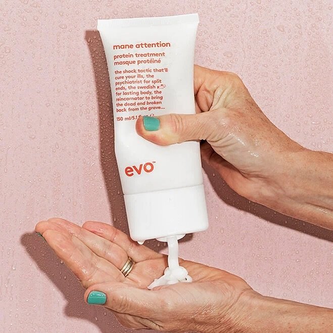 〰️💥 mane attention 💥〰️

mane attention by @evohair is a protein treatment that strengthens and revitalizes hair that&rsquo;s been chemically treated. 

💥It utilizes hydrolyzed quinoa and soy to mend damage and preserve hair color, particularly in 