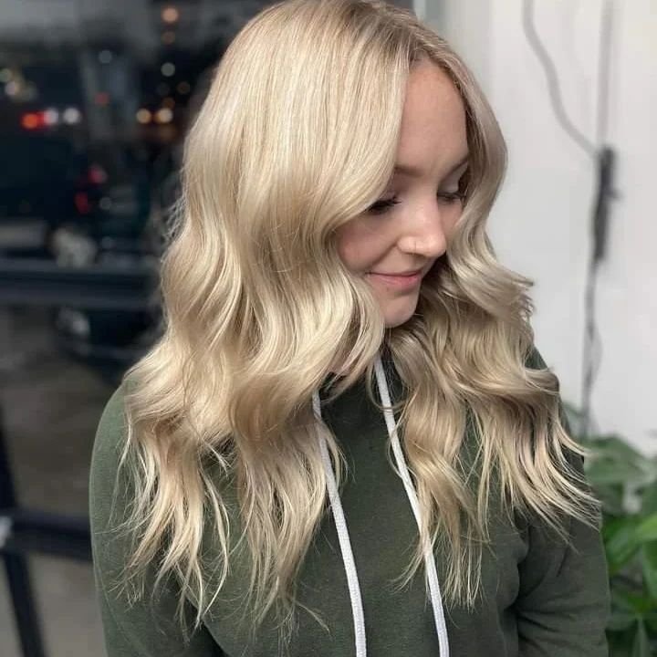 We love a great dimensional blonde!
@coloredbymeg specializes in lived in, dimensional blonding and has a deep passion for customized coloring using @evopro and styling with @evohair

#thehideoutsalonandlounge #weirdiswelcome #EastNashville #nashvill