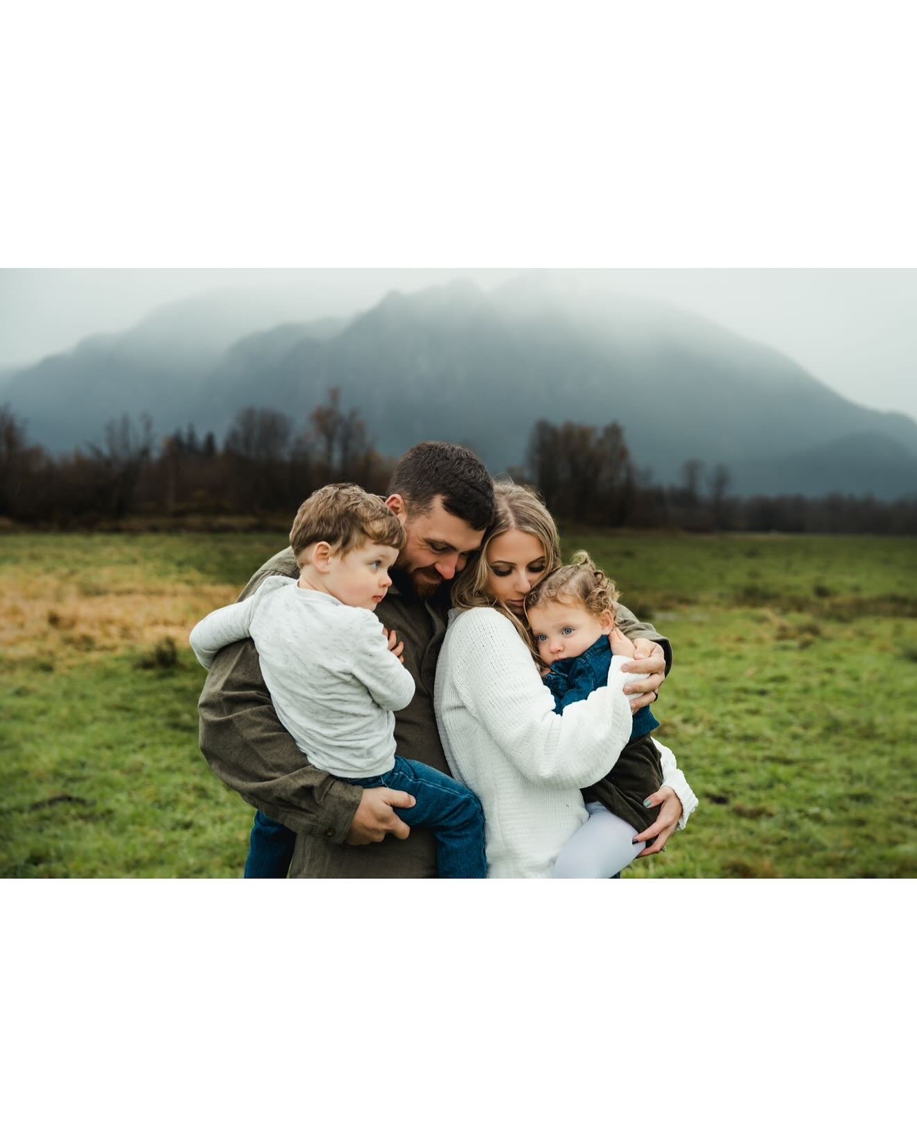 The rain is officially here! Shout out to this wonderful family for not only choosing me to document their life for the last 4 amazing years but also braving the cold and wet weather. The goal was PNW vibes &amp; I think we hit the mark!

For all the