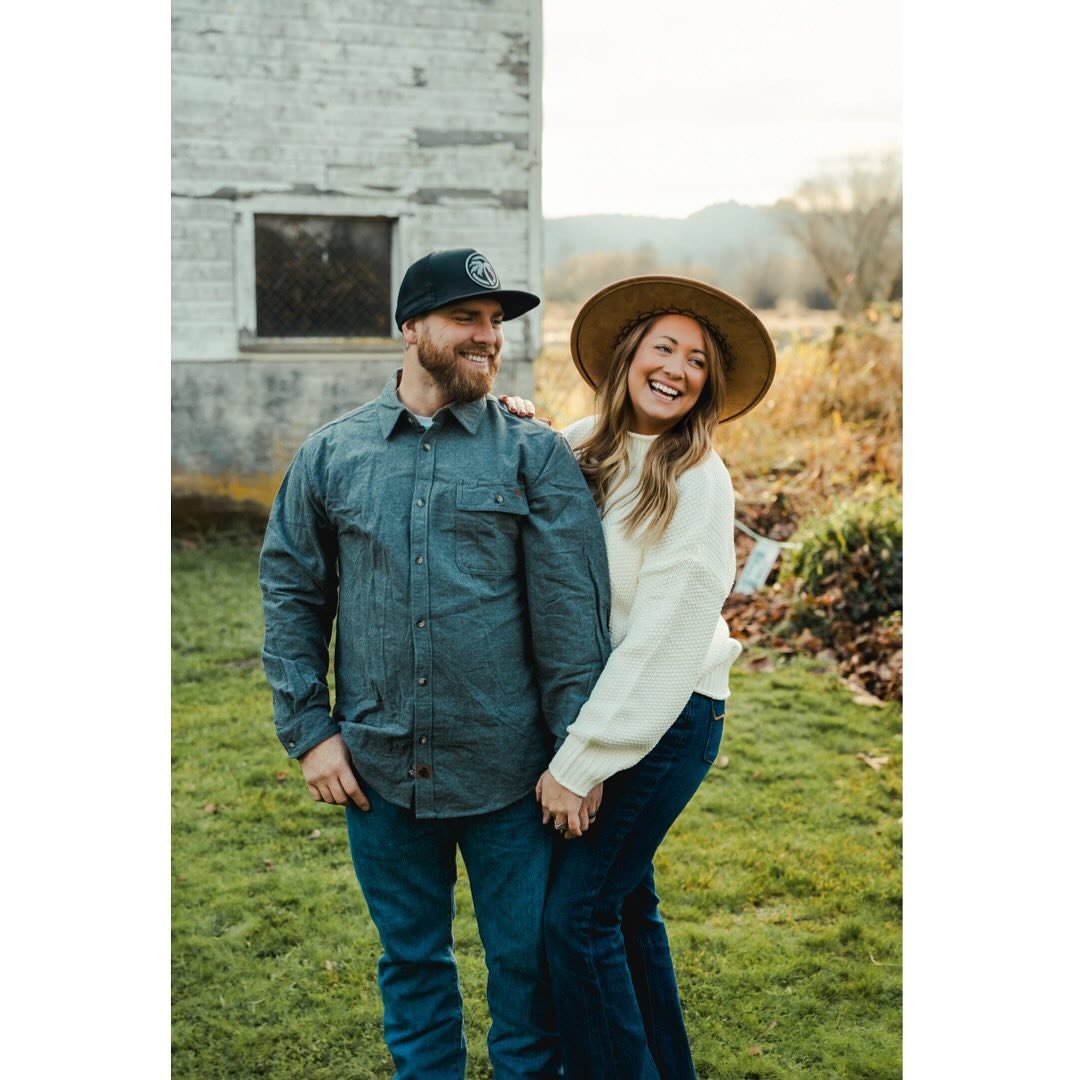 The day after Thanksgiving photoshoot has been a tradition for this family for the last 5 years! I love traditions so much. It&rsquo;s never too late to start one 🖤 Hope you have all had a wonderful weekend so far! 

#jordymariephotography #jordymar