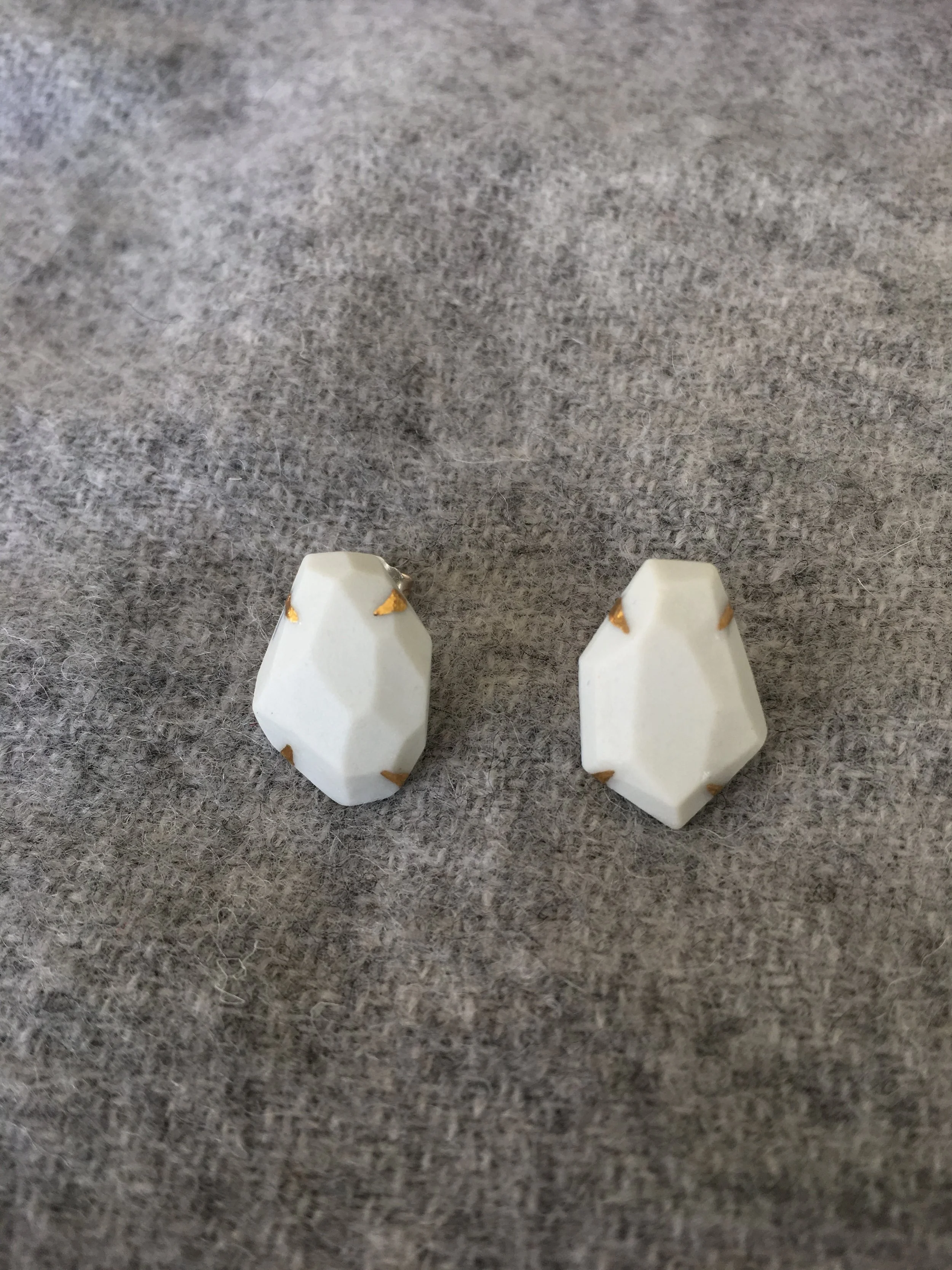 Porcelain gemstone gold claw earrings