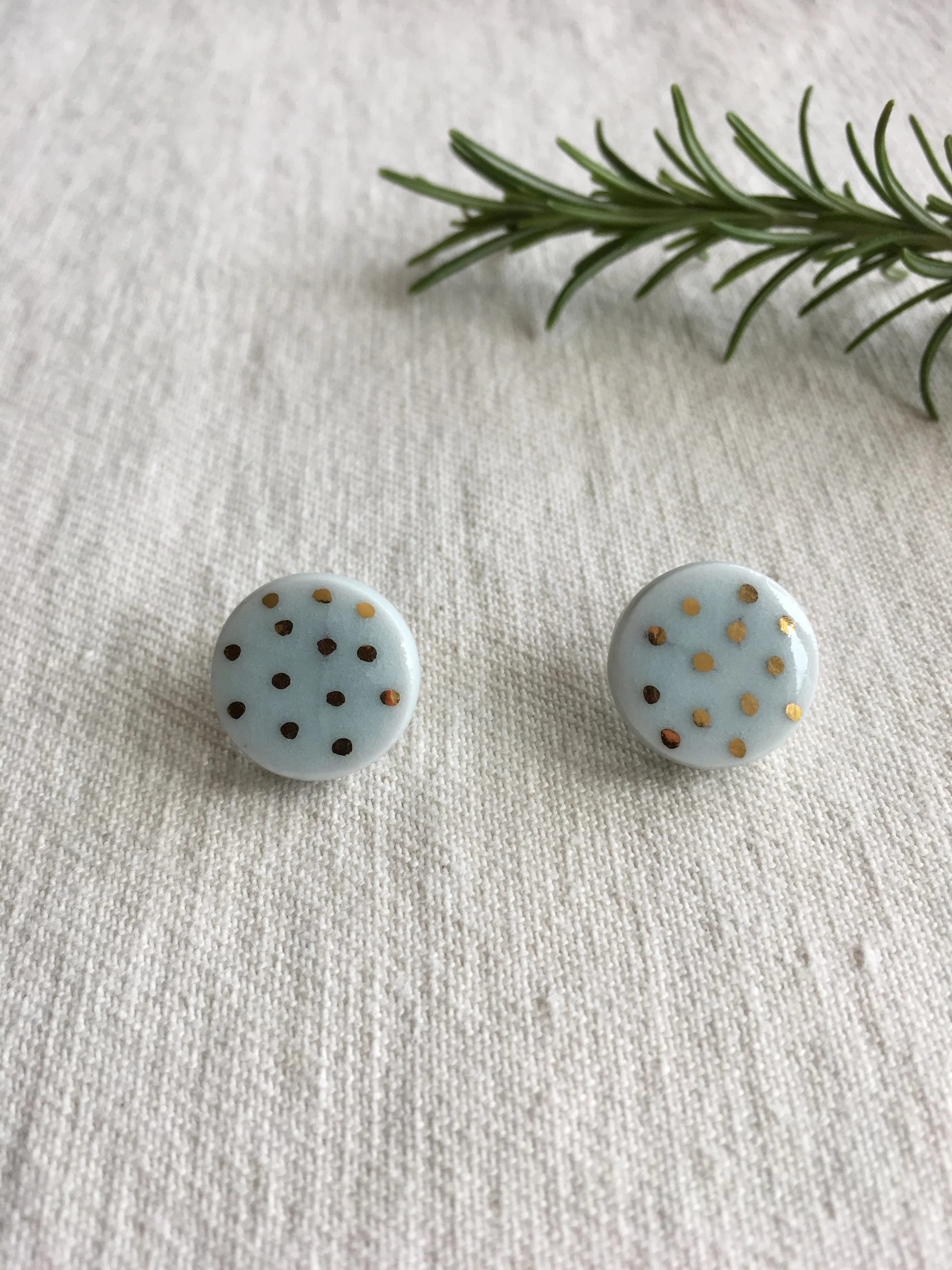 gold dot earrings