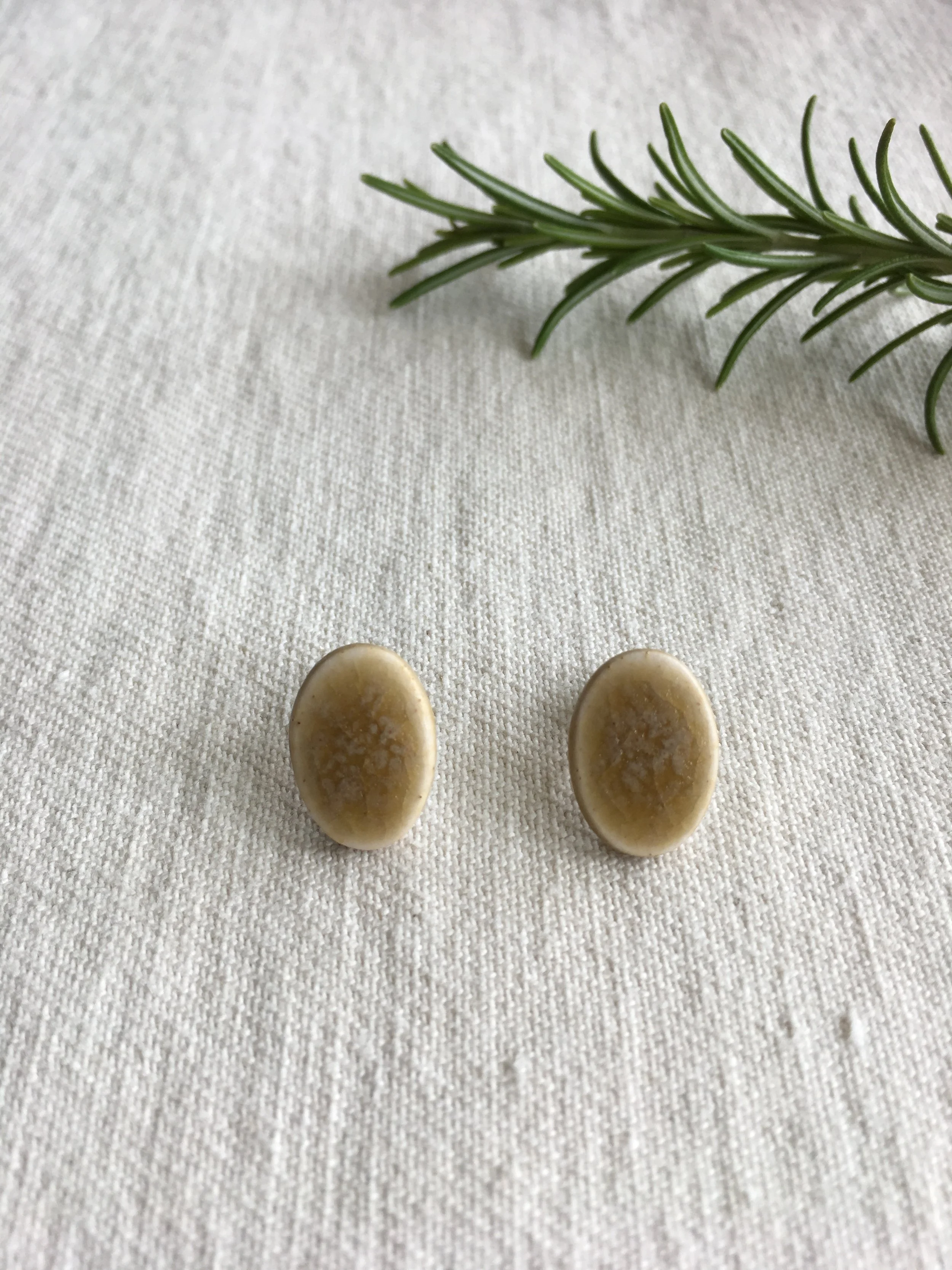 Oval camel earrings