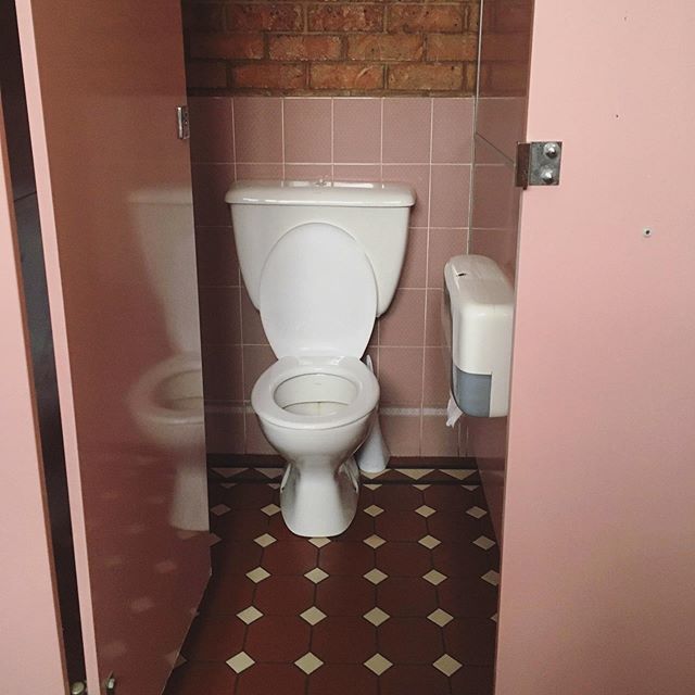 Straight from the outback @phantom_chips #toilet #toilets #toiletsofinstagram