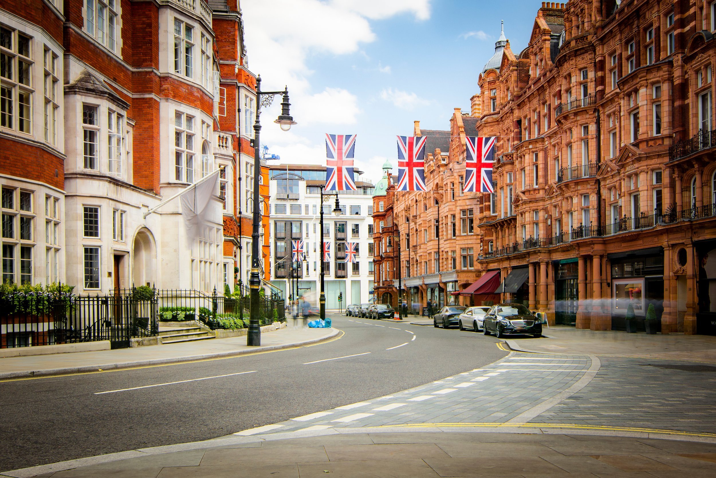 The Power of British Luxury: Insights from Walpole's Landmark Study, 'Luxury in the Making'