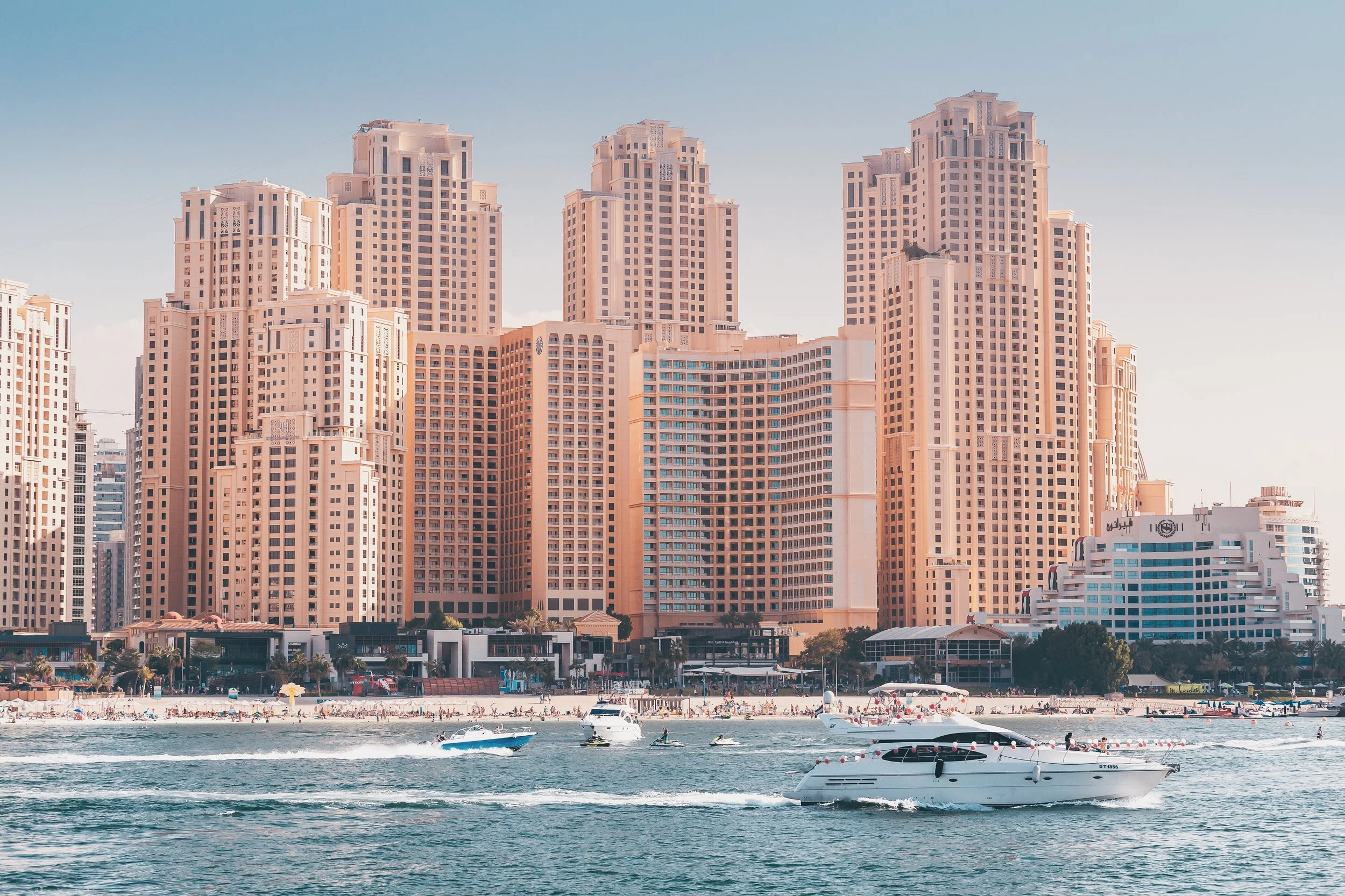 Dubai Summer Beach Club Guide: Embrace the Nightlife