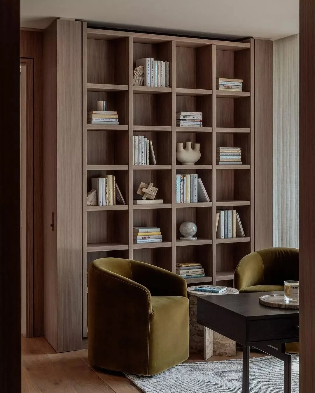 &ldquo;The Skyward Penthouse, Gasholders, pairs architectural drama with contemporary interiors, set within the curved embrace of a Grade II&ndash;listed industrial icon.&quot; ✨ - Lauren Lear, Associate Design Director of @a.london.interiors

For th