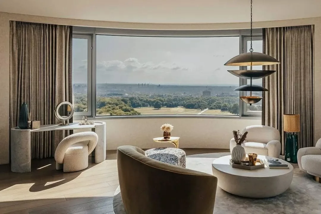 INTRODUCING The Bryanston Penthouse designed by Accouter Design, a 7,763 sq. ft. sanctuary nestled atop the iconic development, The Bryanston, Hyde Park, offering a completely unique luxury living experience and extraordinary panoramic views across L