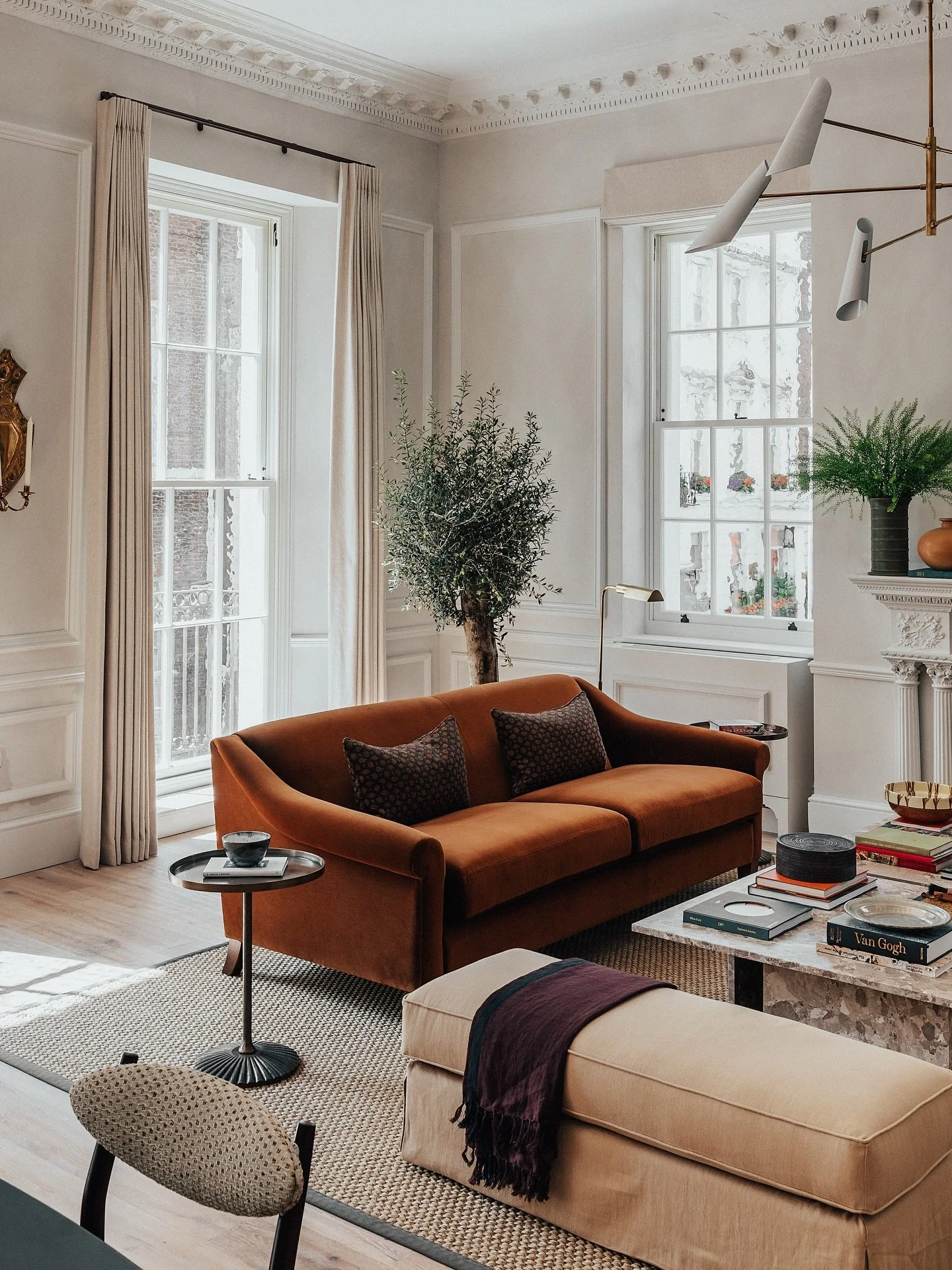 For those who&rsquo;ve always wanted to steal the furniture pieces from their favourite Members&rsquo; Club&hellip;

Now&rsquo;s your chance. Originally designed for 36 &amp; 37 Hertford Street by @a.london.interiors, @bazaar.ldn have just launched s