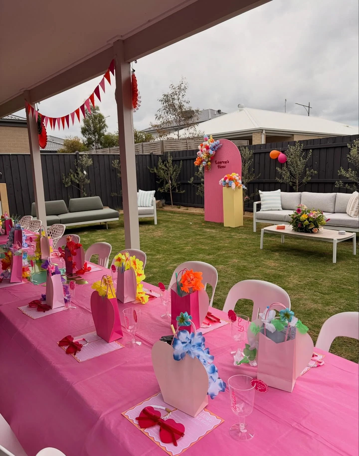 Lauren&rsquo;s Love Island Hen&rsquo;s 🏝️ 
Our Spritz O&rsquo;clock Package was the perfect addition to the day 🍹 Officially kicking off our Hen&rsquo;s Season 🕺🏽 
🎨 @canvasandcorktorquay 
💁🏼&zwj;♂️ @magicmenaustralia