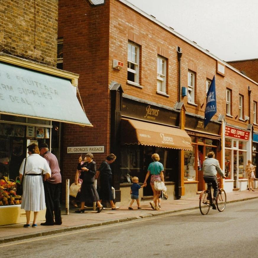 Back before Hope &amp; Lane! We think this is in the 80s&hellip;

&hellip; and before there was any parking outside.

#oldtimes #dealhighstreet #backintheday #dealkent