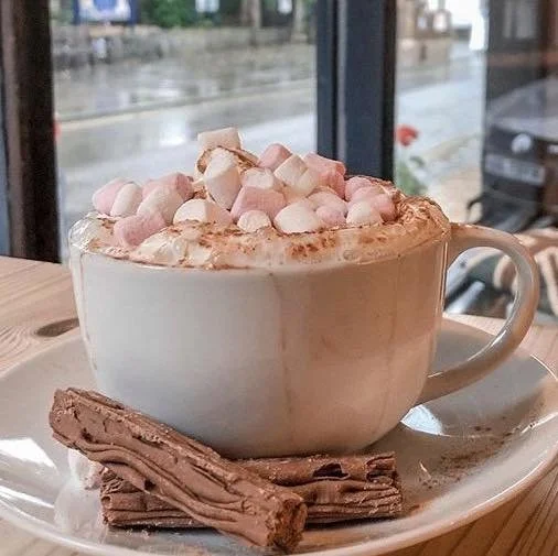 #dealkent Days like this call for hot chocolate with all the fixin&rsquo;s 💧☔️

#hotchocolateistheanswer #dealkent