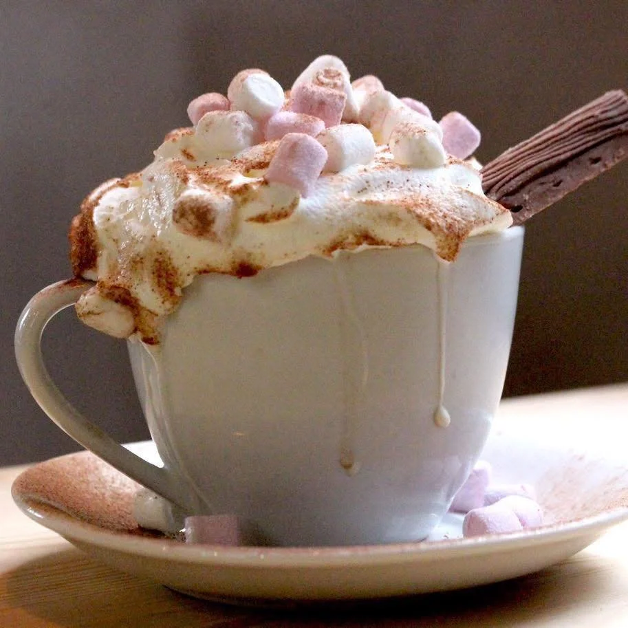 It&rsquo;s a hot chocolate kind of day! 

Usual or white and vegan with your choice of plant milk, if you prefer. ❤️

#hotchocolate☕️ #veganeatsplease #wintershere #dealhighstreet #dealinkent #dealkent