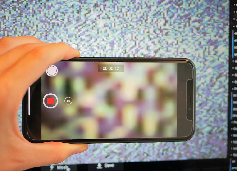 Capturing an animated motif on our smartphone using PhotoMOSH