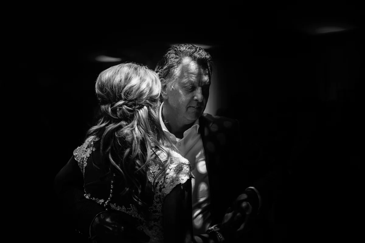 Bruid danst met vader op haar trouw in Brasschaat