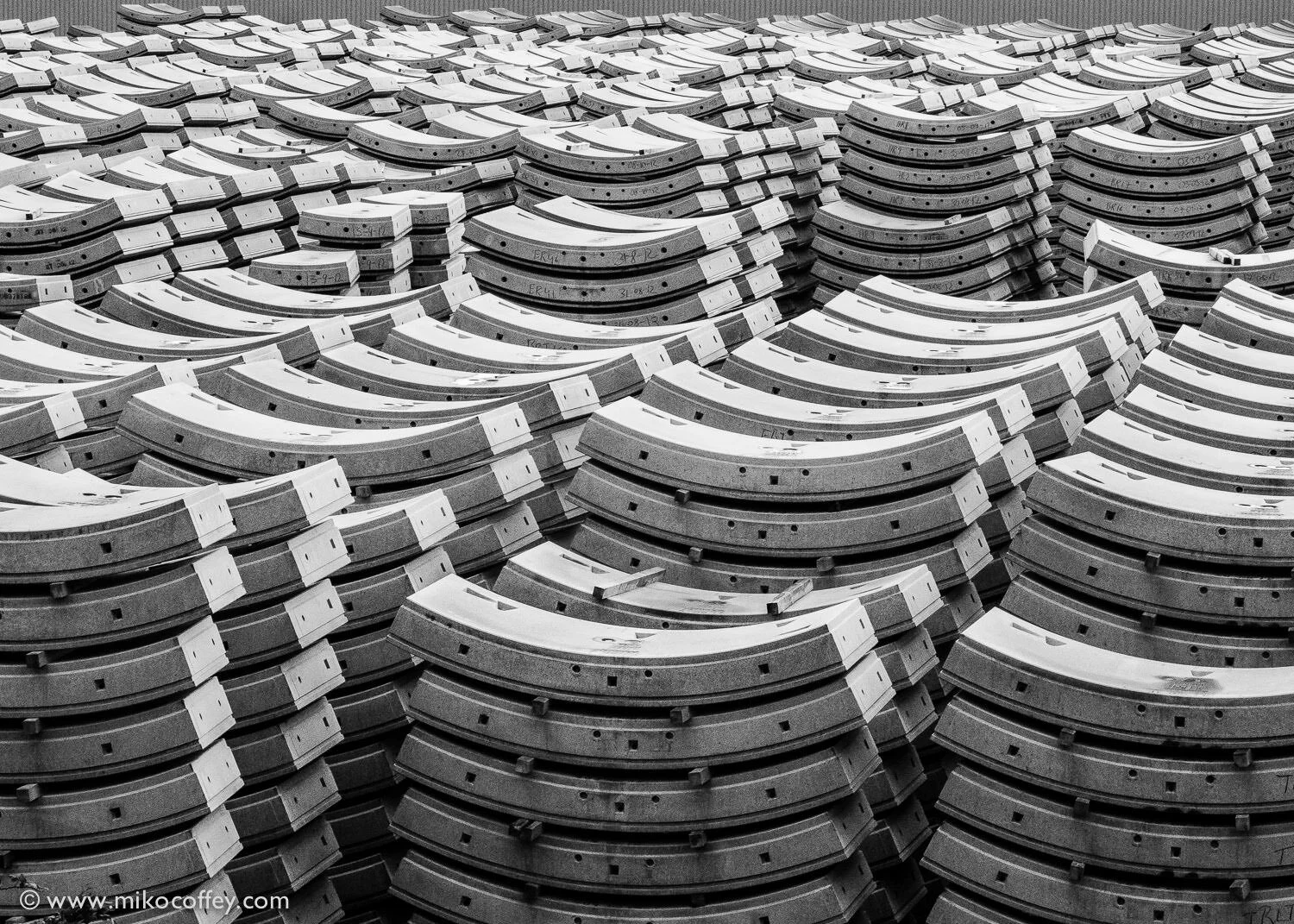 concrete-curves_11205622304_o.jpg
