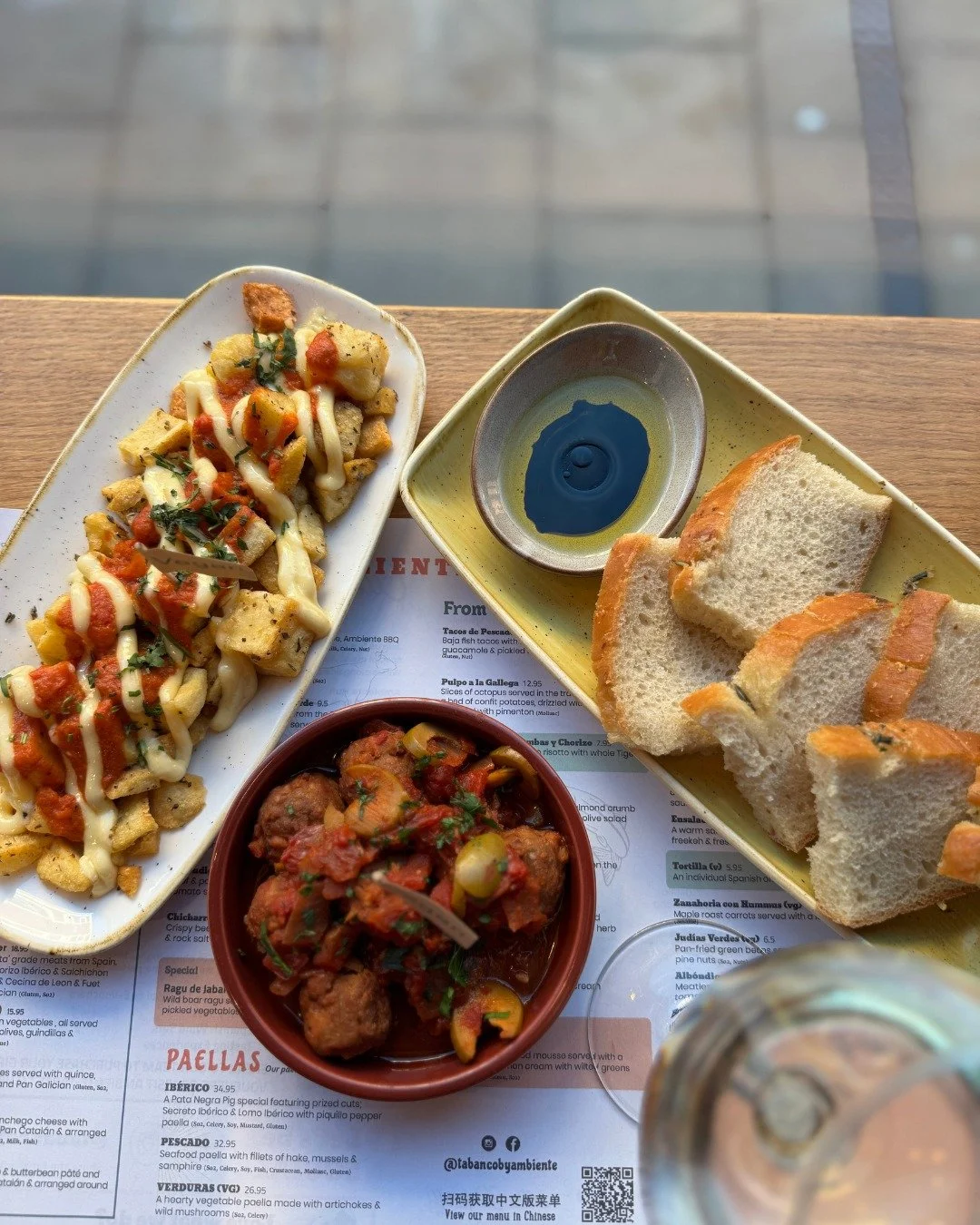 School’s out and tapas is in!🎉 
Bring the family and tuck into all your favourites, including patatas bravas, meatballs & our homemade bread. It’s the perfect way to refuel between adventures.
Need ideas for keeping everyone entert