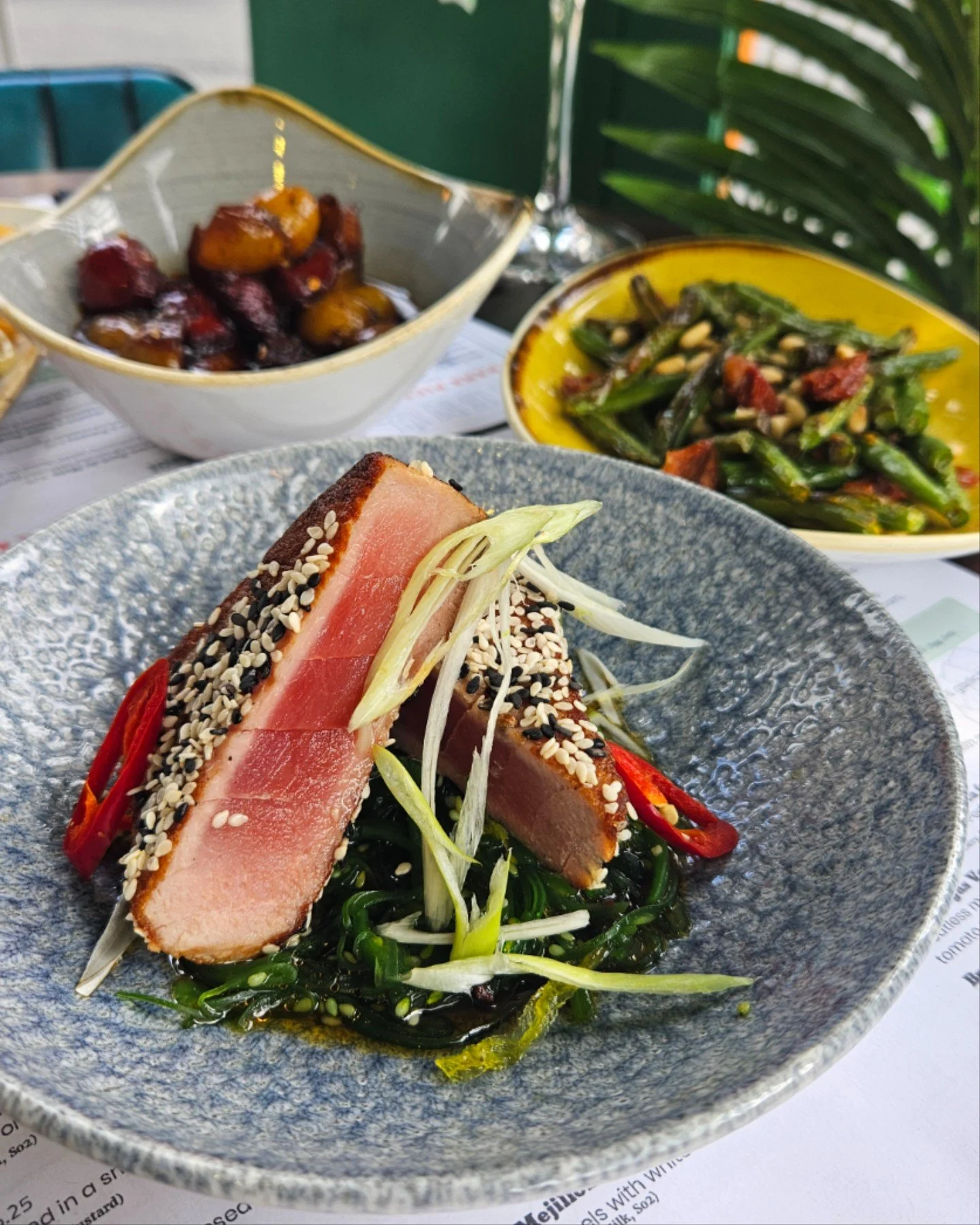 At&uacute;n Braseado appreciation post🌟

Seared tuna fillet with sesame, ponzu &amp; wakame. Light, fresh and sooo delicious 🤤

Tag someone down below who needs to try this!