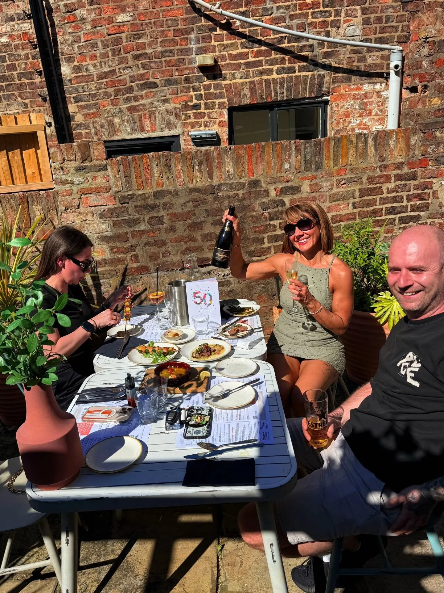 What a bank holiday 🥰 

Tapas, sun, our beautiful Spanish courtyard, LOTS of drinks (to keep cool of course 😎) and an extra day off today! 

Open ALL DAY today so stop by, whether you fancy our courtyard in the sun or our lovely air conditioned res