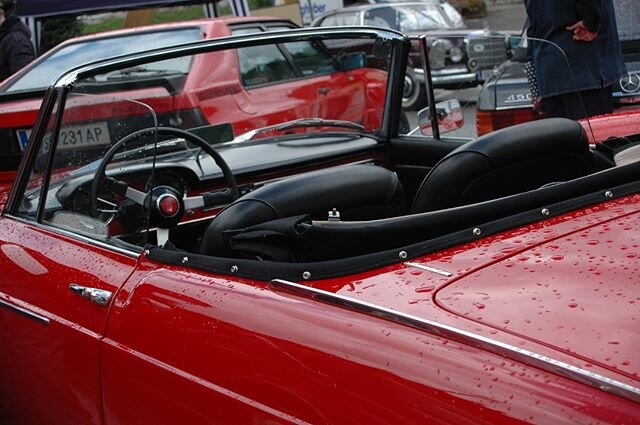 We're working hard on a ton of convertible top repairs. Getting our clients favorite cars ready for the warm weather!

Contact us today to learn more about our convertible top repair services.  #RRseats
.
.
📲 (516)753-6700
💻www.rrseats.com
📍 101 N