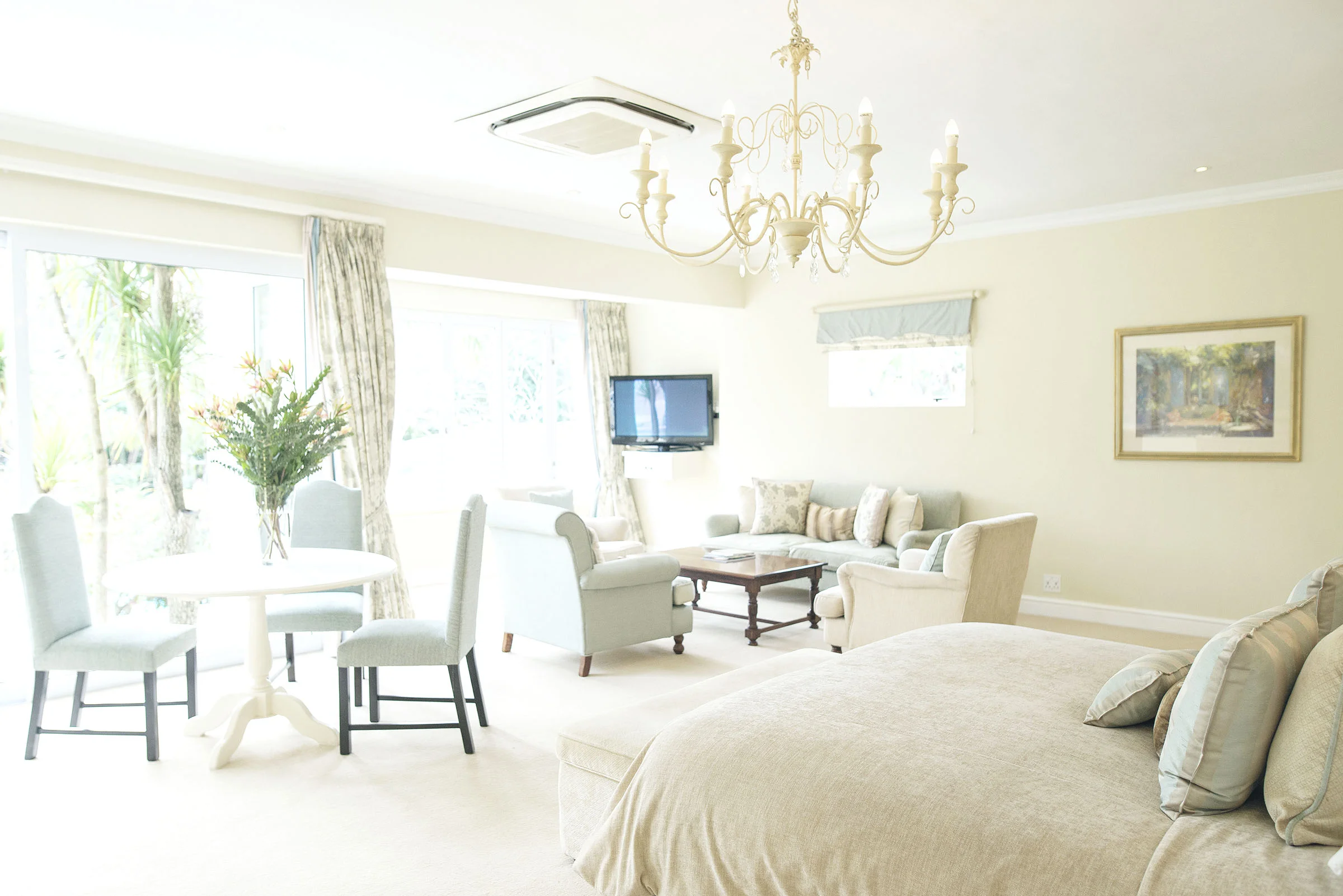 constantia-room8-elegant-suite-00017.jpg