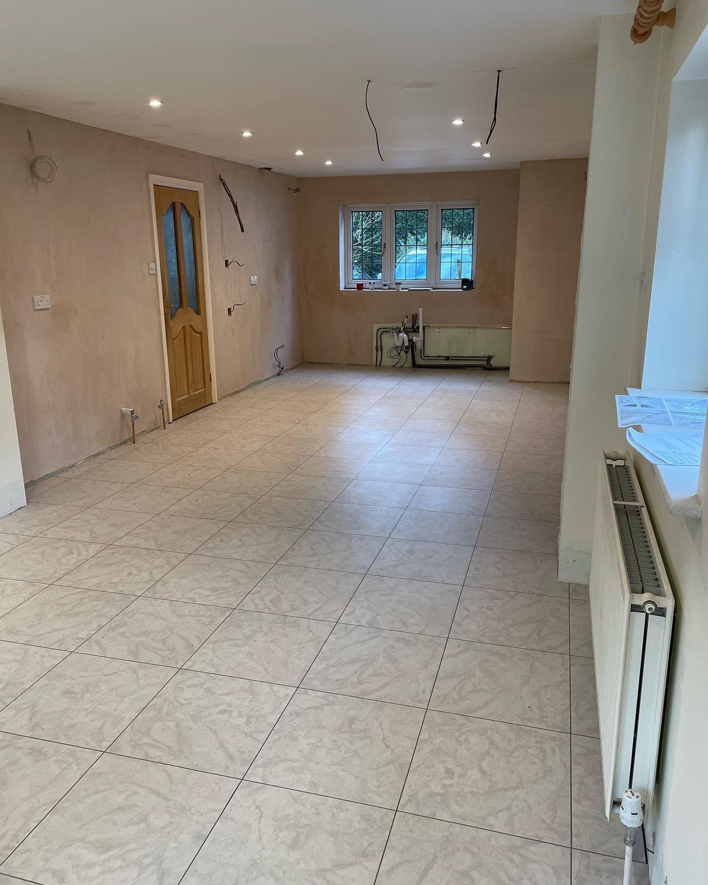 Another one completed,ready for the kitchen to be fitted 😎 big shout out to Dan @ecoheatingandplumbing for dropping in this morning to move some radiator pipes to keep the project on schedule 👍#elementskitchens #boundaryflooringltd #amticoflooring 