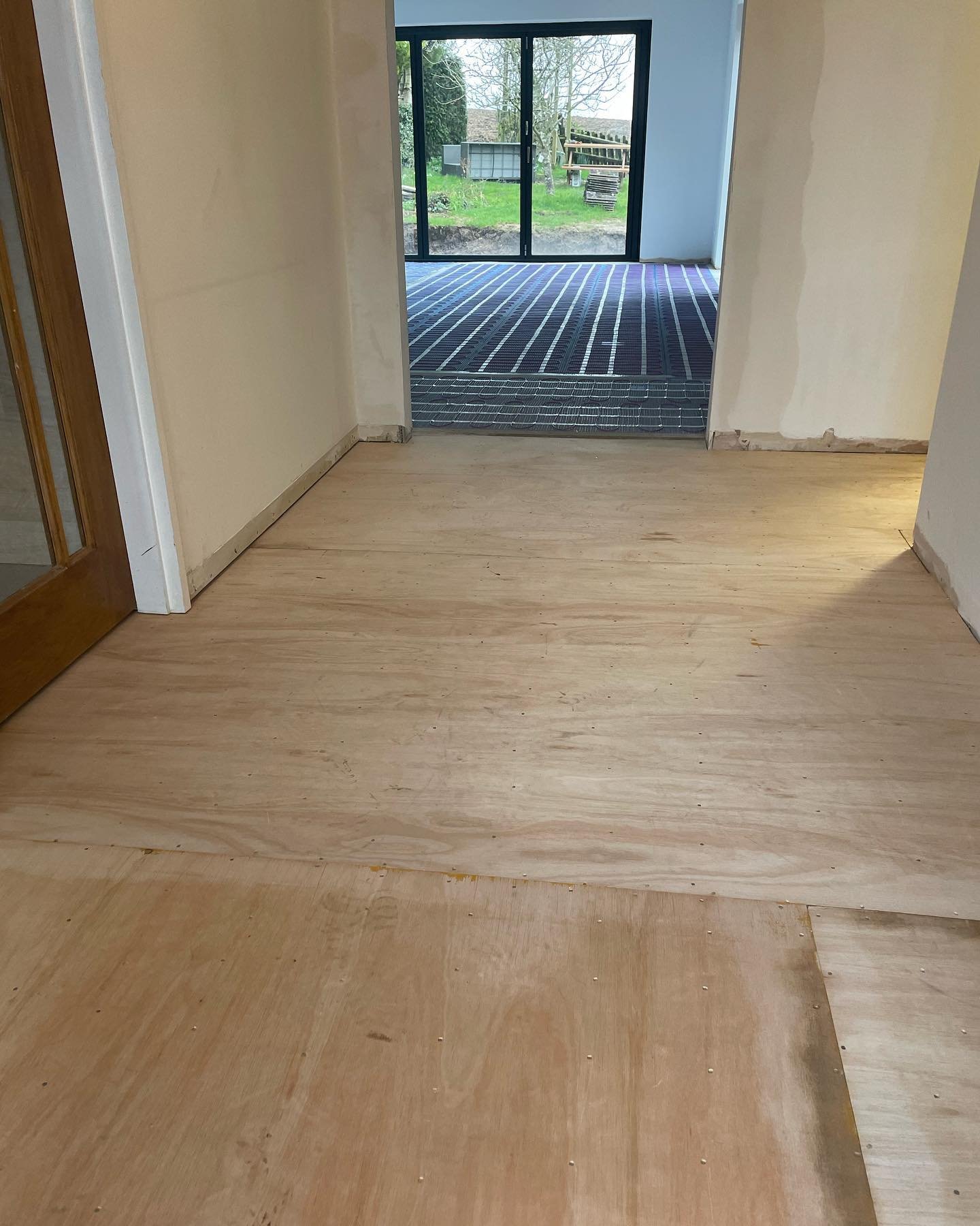 Stage one of this project completed&hellip;plywood fitted and  skim coat done ready for fitting tomorrow.
Just waiting for fibre latex to arrive to get the underfloor heating covered 👍 This going to look amazing 😍😍😍#boundaryflooringltd #amticospa