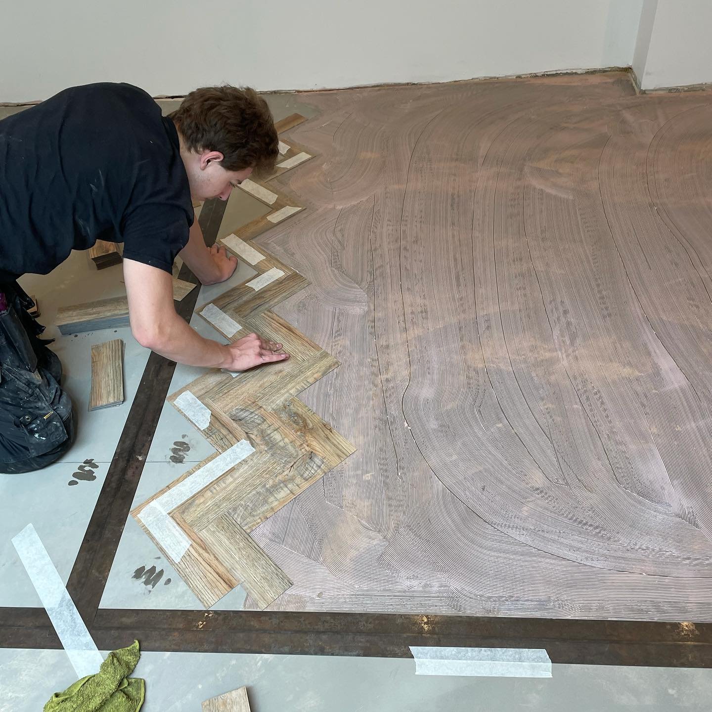Another day another herringbone 😎#boundaryflooringltd #camaro#lvtflooring #flooring #getwhatyoupayfor #flooringinstallation #flooringinspiration