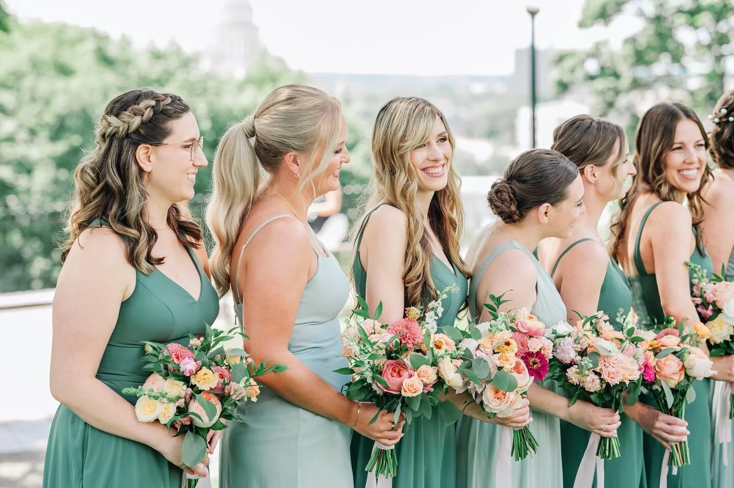 We love when bridesmaids show their individuality! From upstyles to partial upstyles, from beach waves to party ponies; our amazing team of stylists have you covered! 
📸: @lizzieburgerphoto 
#makeupartist #beauty #instamakeup #naturalmakeup #rimakeu