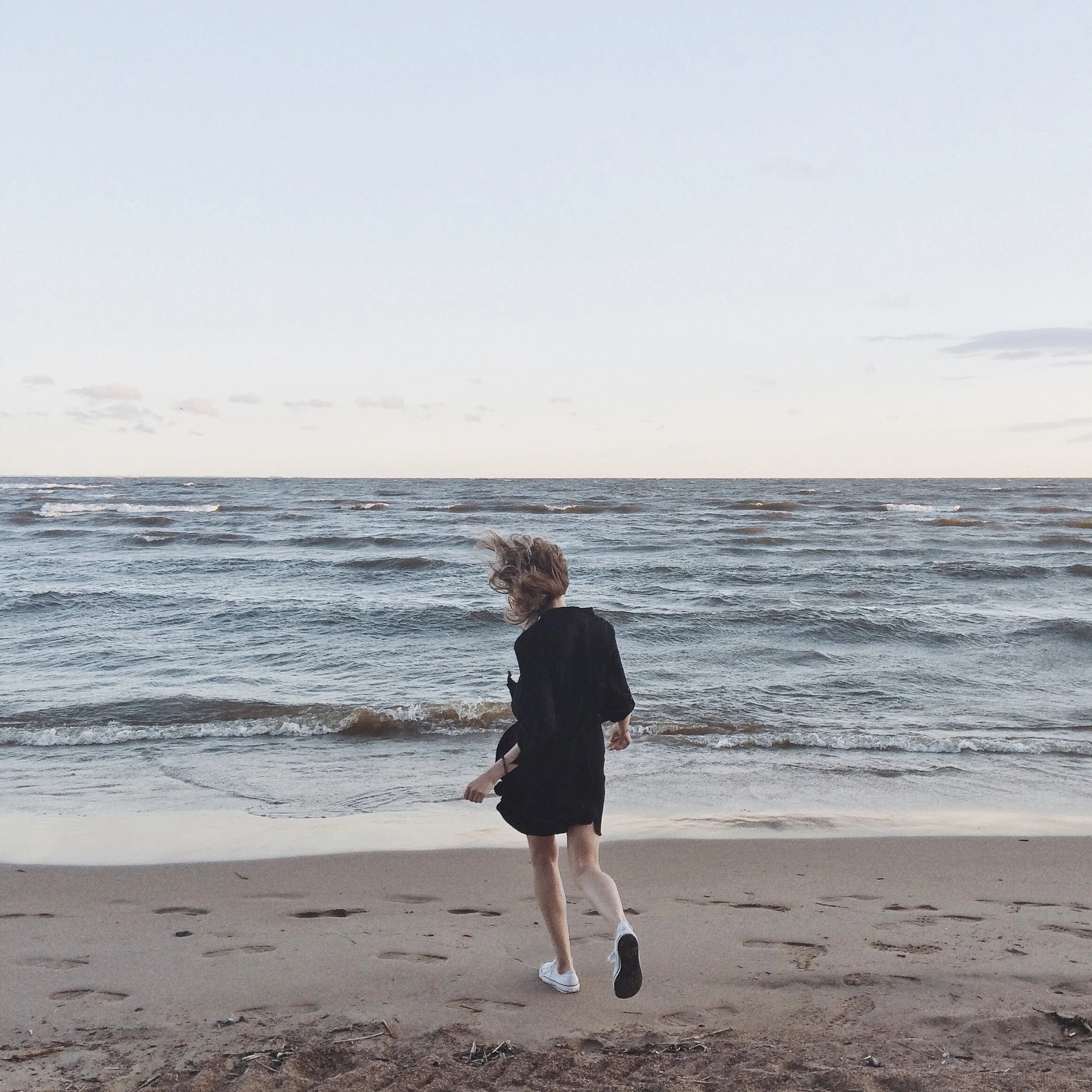 beach-enjoyment-girl-698848.jpg