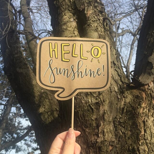 Hello Sunshine☀️ ⠀⠀⠀⠀⠀⠀⠀
Sunny days just make everything better... ⠀⠀⠀⠀⠀⠀⠀⠀⠀ #Posecards #photoprop #selfie #selfieprop #illustration #lettering #designerphotoprop #stationery #papergoods #photoaccessory