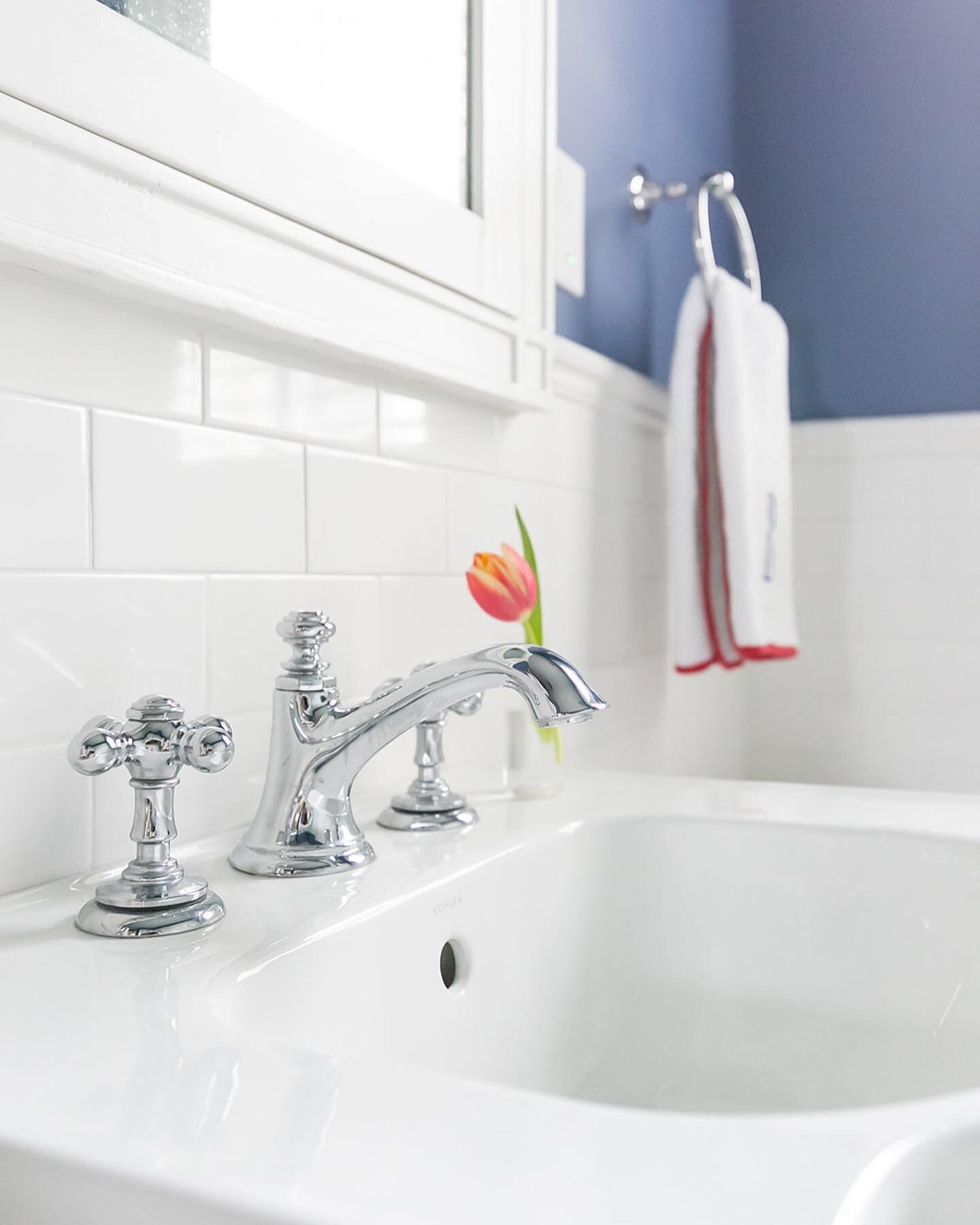 Crisp details of this historic home⛵️
.
Restored original doors, medicine cabinet, trim, and radiator. Pops of a deep blue and bright chrome for a classic look!
.
📸 @maryneumannphotography
.
.
.
#kidsbathroom #kidsbathroomdecor #bluebathroom #subway