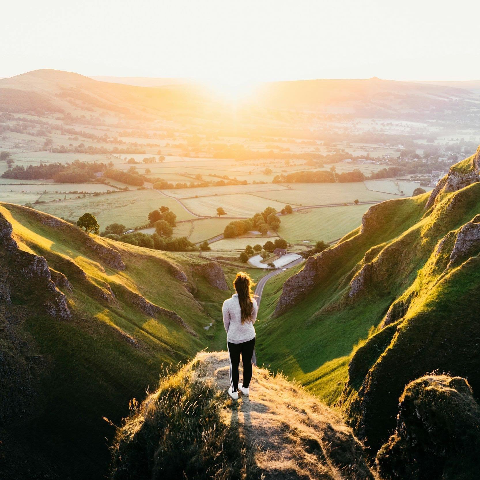 📙🌅Waking Up to Wanderlust: Reclaim Your Travel Dreams After a Health Obstacle

As we head into summer, kids are off school, the sun is out more, the temperature is warmer and trips are being planned we are putting focus on how to travel after a ser