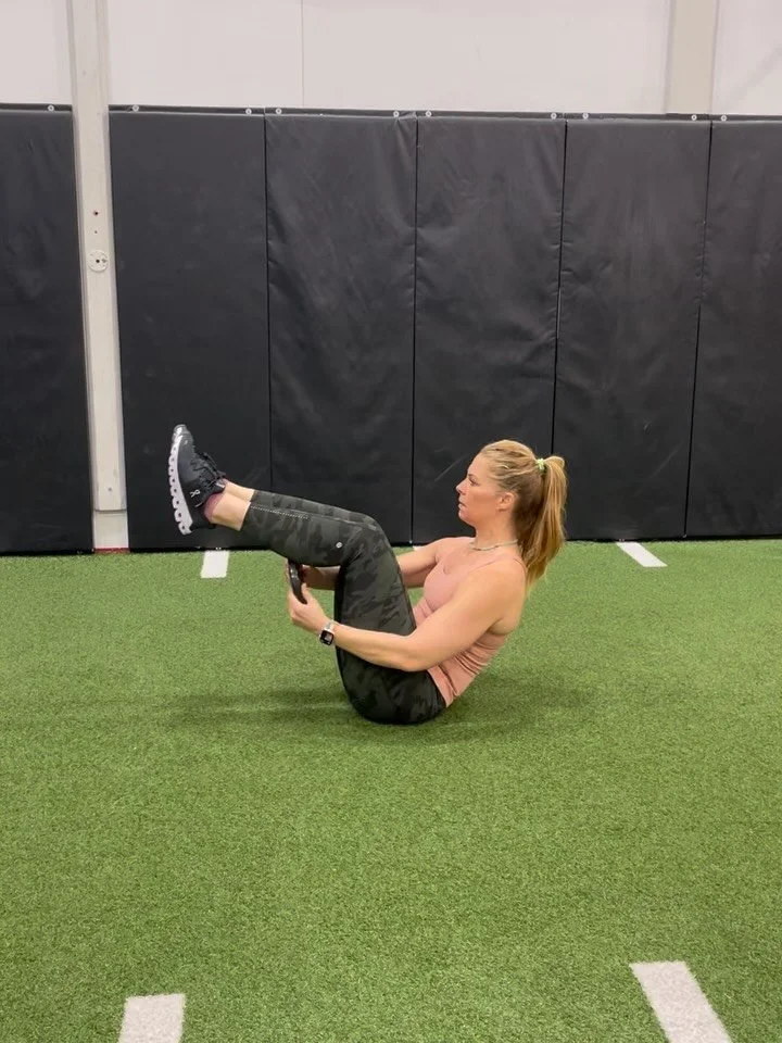 Let&rsquo;s start building that strong core today shall we?! Core workouts are a fav of mine on days I feel like getting a little more work in! 

✔️Circuit all 4 exercises
✔️3-4 Sets X 8-15 reps each.
✔️Rest as needed 

Share this workout with a frie