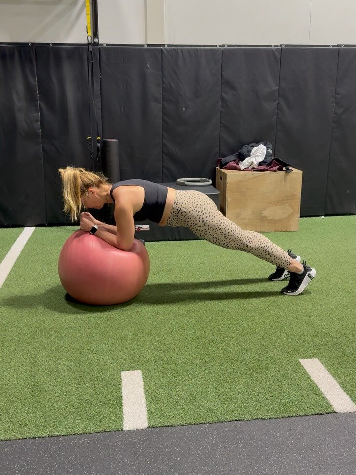 Let&rsquo;s start building that strong core today shall we?! 

✔️Circuit all 4 exercises
✔️3-4 Sets X 8-15 reps each.
✔️Rest as needed 

Share this workout with a friend and challenge them to do it with you! 💪🏼

To personal train or coach with me f