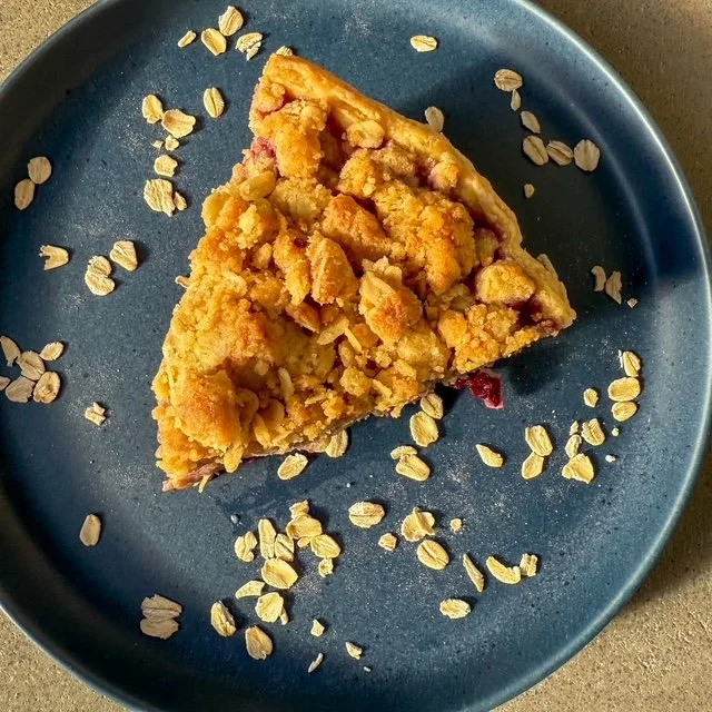 oatmeal crumble berry pie