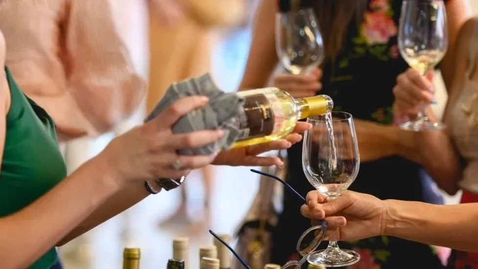 Wine &amp; Design Lake Barrington Tour