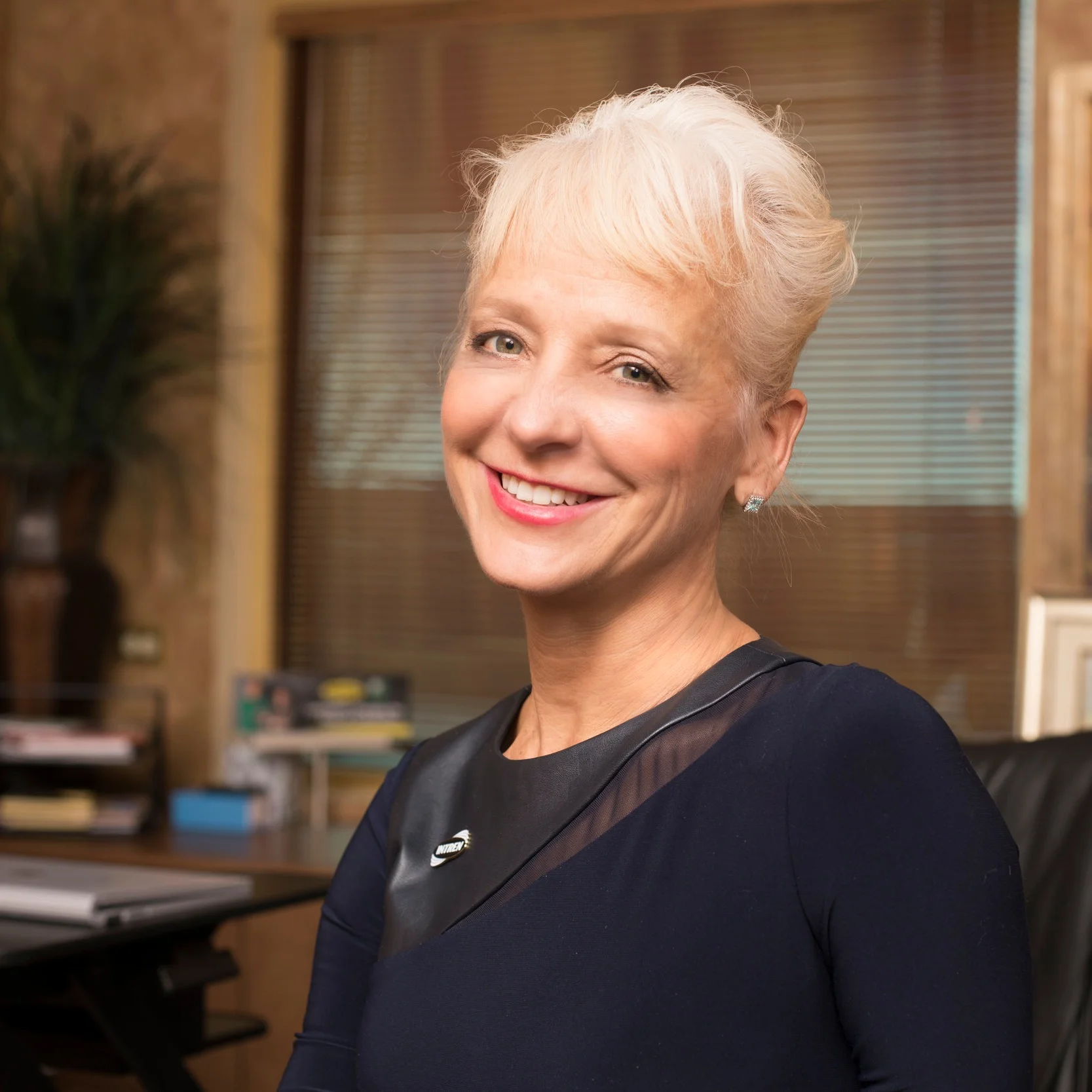 Kelly+Tomblin_Headshot.jpg