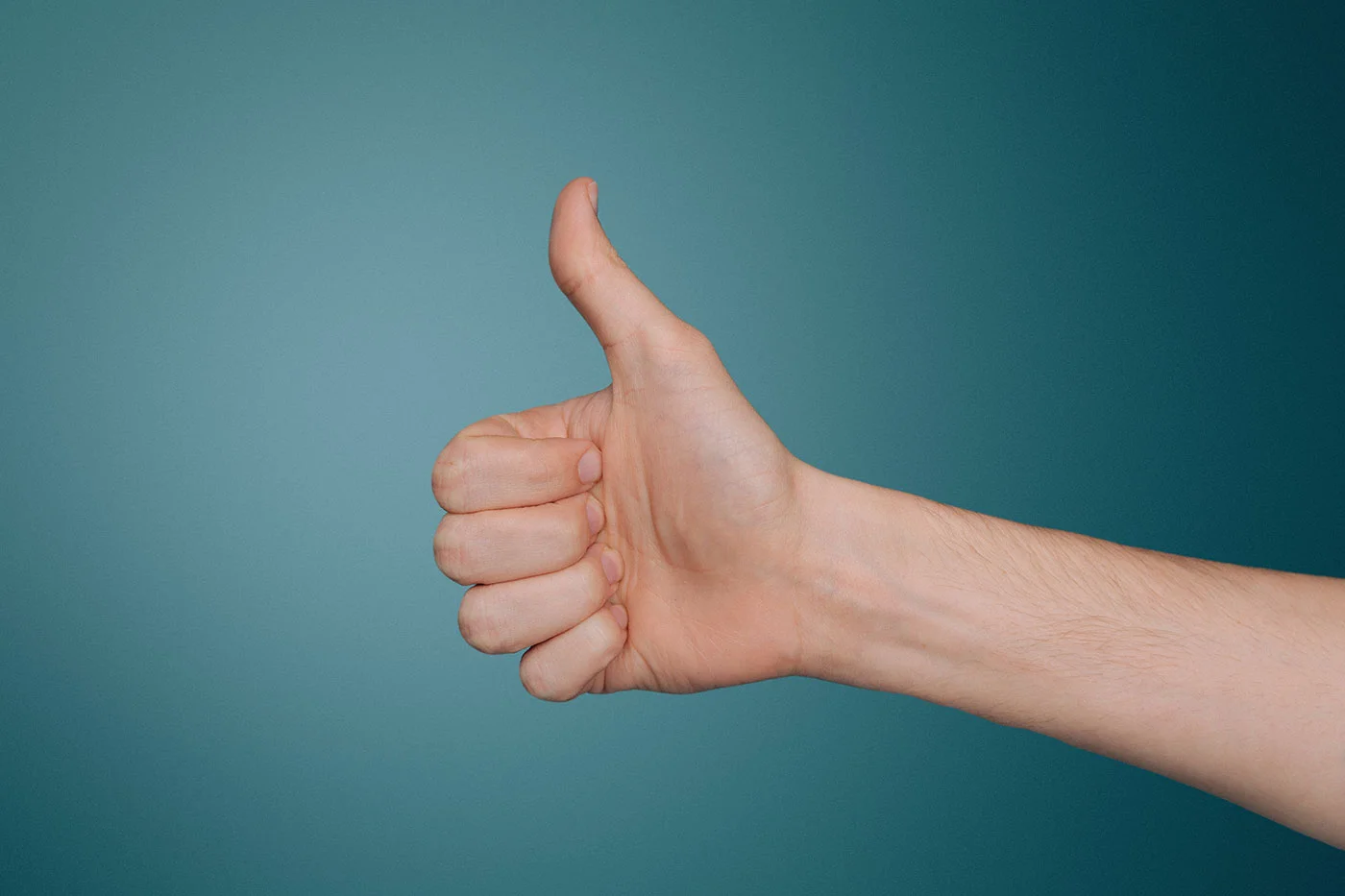 hand doing a thumbs up