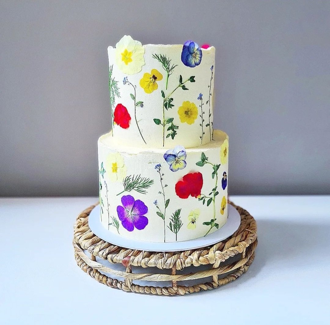 Pressed flower wedding cake.jpg