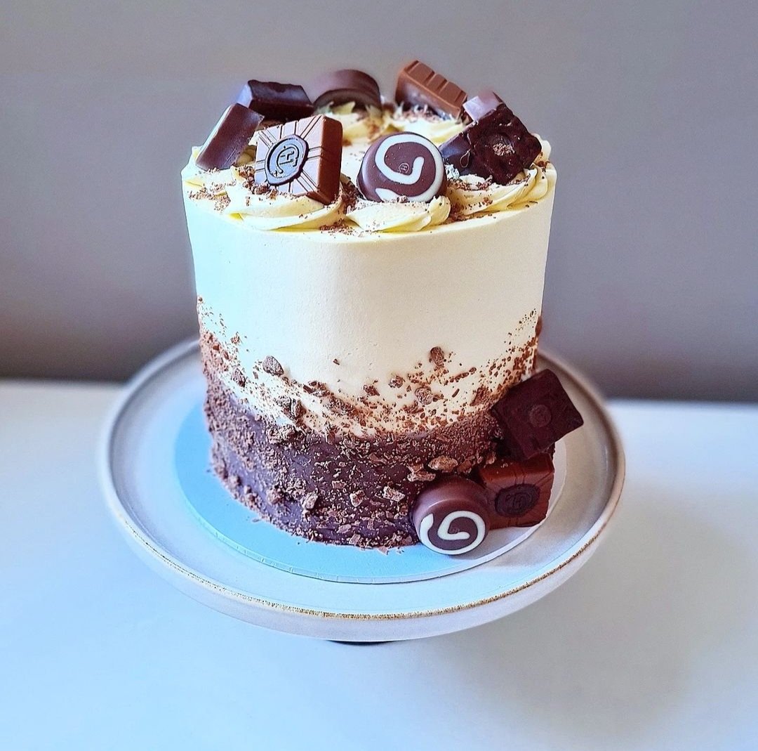 Chocolates cake.jpg