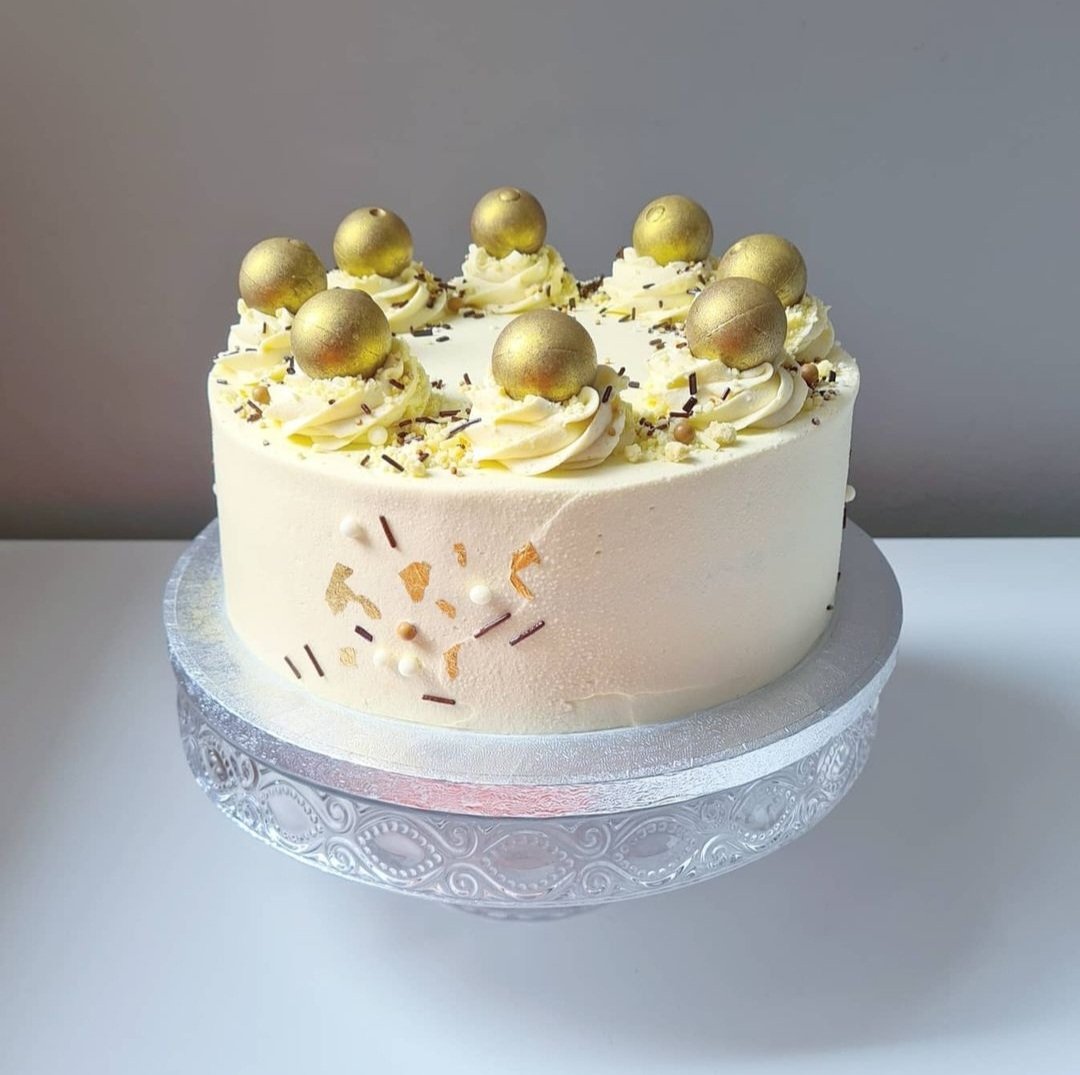 Gold party cake.jpg