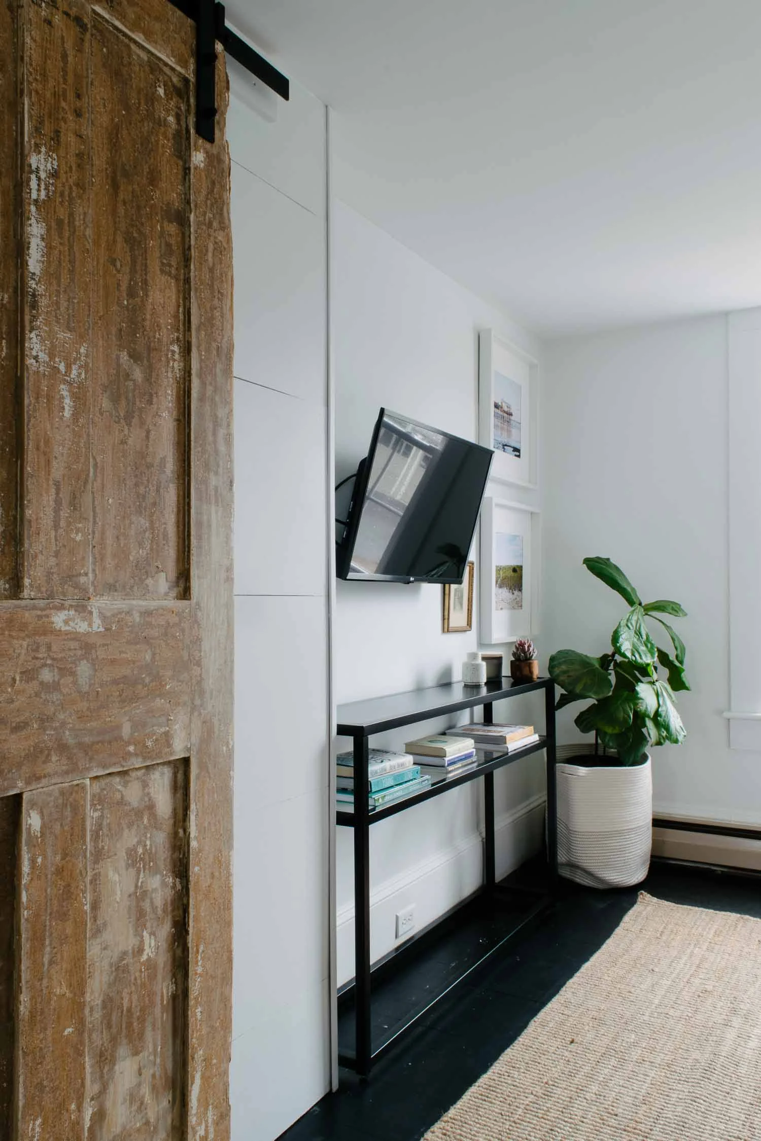 A-Modern-and-Bright-Historic-Guest-Suite-1597.jpg