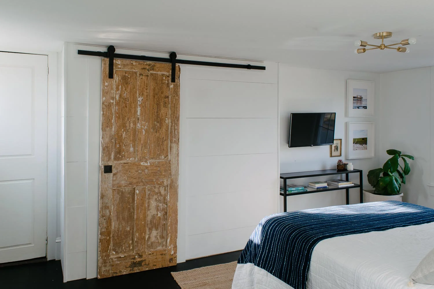 A-Modern-and-Bright-Historic-Guest-Suite-1697.jpg