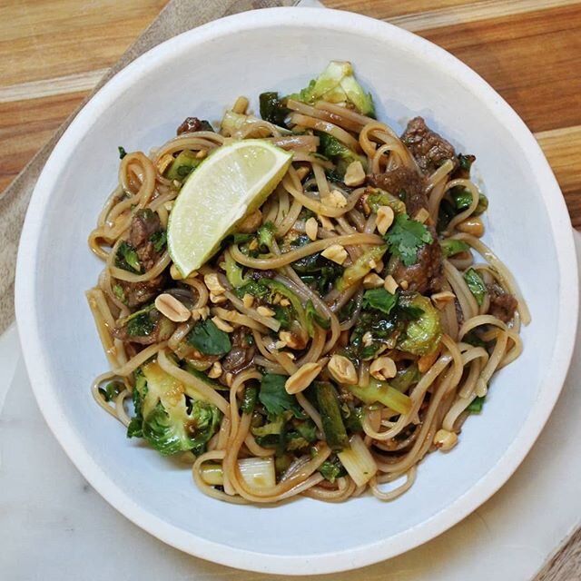 ❄ Snowy days &amp; comforting bowls of noods🍜
.
Brown rice noodles tossed with sauteed shaved brussels and grass fed sirloin in a sesame soy sauce.
#SoultoPlate #nourishbowls #eattherainbow #eatmoreplants #organic #eatrealfood #inhomemealprep #perso