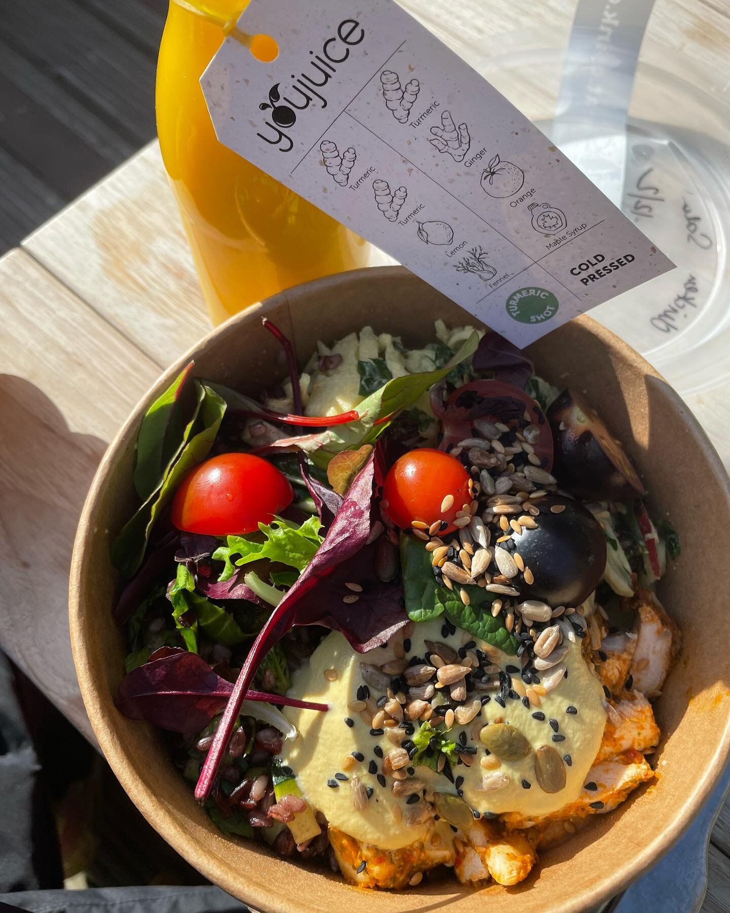Gorgeous lunch in the sun 🌞 @youjuicecleanse - I love brighton when spring starts to arrive.
 
This morning I was invited to run a wonderful workshop on self-care and how not to burn out with the brilliant @hungrybearmedia - thank you for having me 
