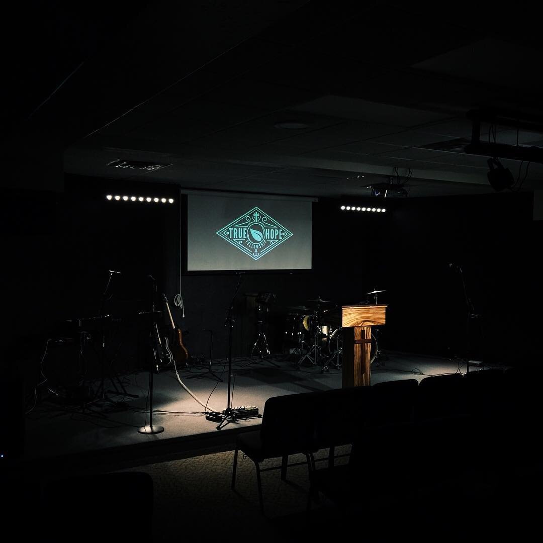 &quot;Welcome to True Hope.&quot;
#churchstagedesign #smallchurch #minimalist #lighting #worship #jesus